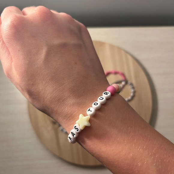 Bundle of 12 Taylor Swift Eras friendship bracelets - Picture 9 of 9